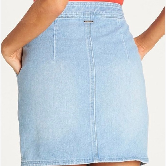 Pool Blue Zip-Front Pocket Denim
Skirt - Women - Picture 3 of 6